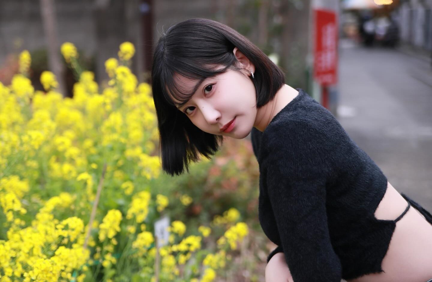 户外花旁写真 - outdoor flower-side photoshoot - 야외 꽃 옆 촬영 - chụp ảnh bên hoa ngoài trời - 屋外の花のそばでの写真撮影