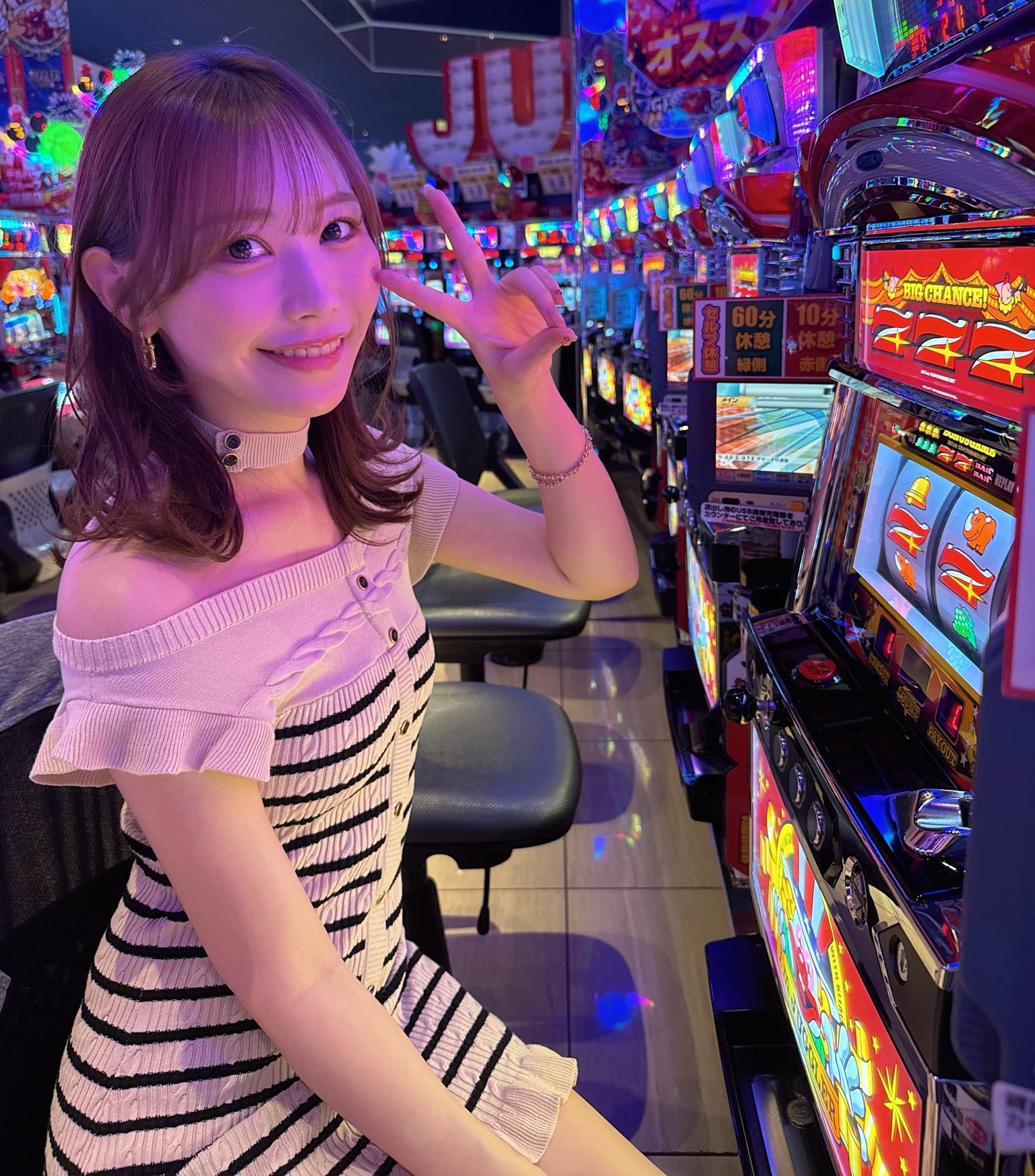 游戏厅美女 - arcade beauty - 게임장 미녀 - cô gái xinh đẹp ở khu game arcade - ゲームセンターの美人